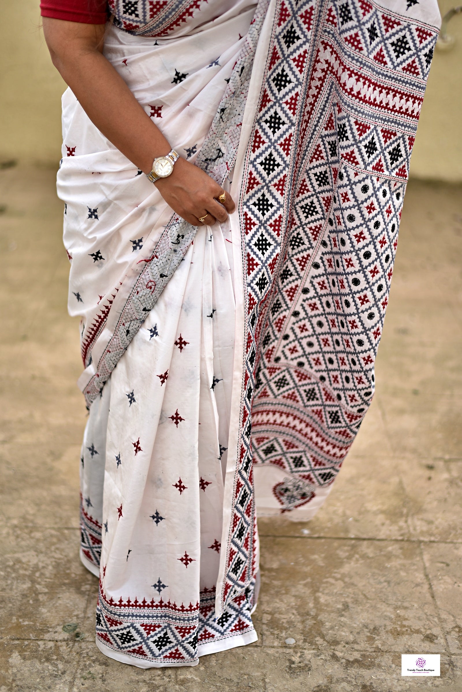 kutch and gujrati hand embroidered white bangalore art blended silk designer saree for festive wedding celebrations and special functions ocassion with blouse piece best price