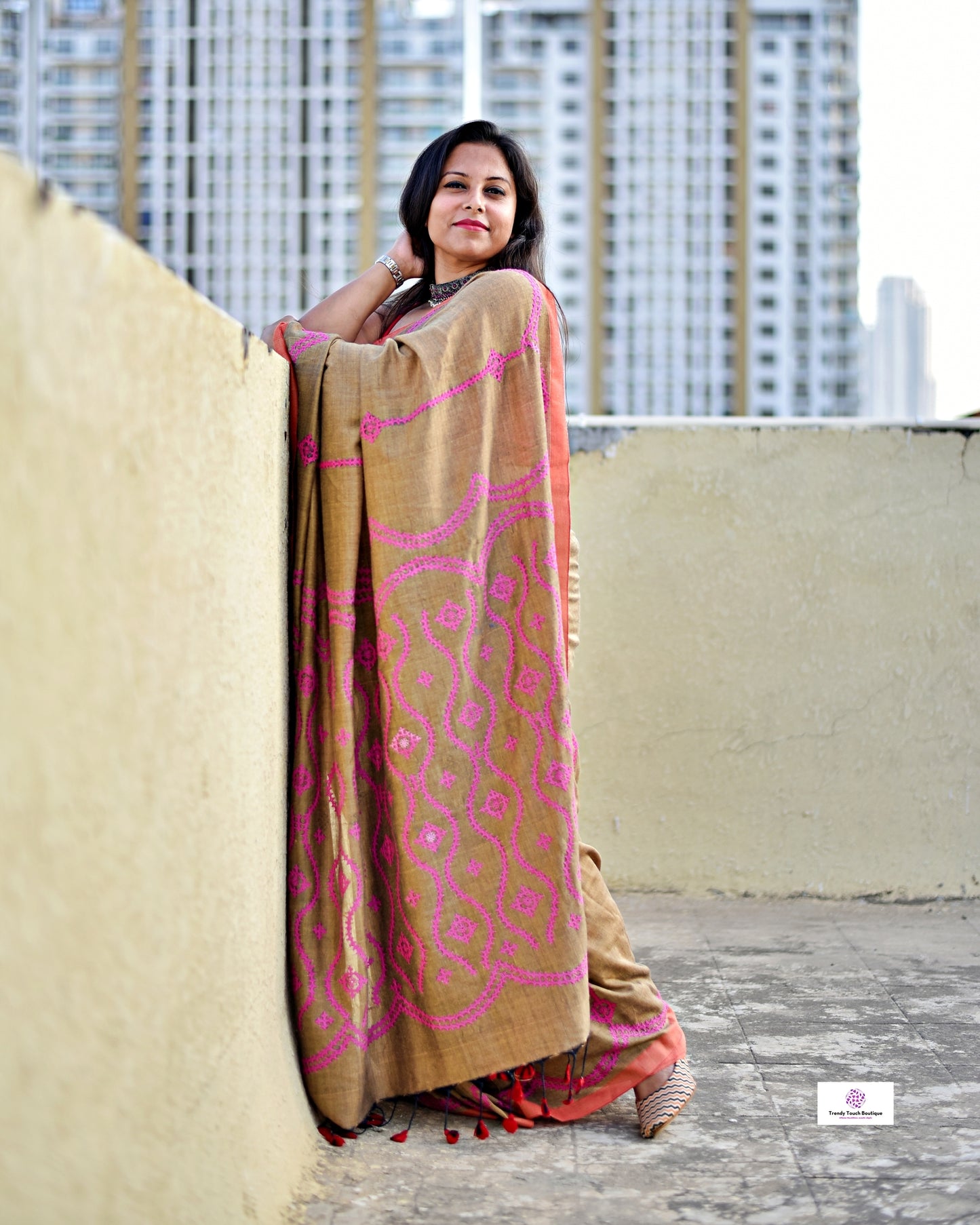 brown and pink kutch hand embroidered mulcotton saree casual and office wear lightweight with blouse piece best price