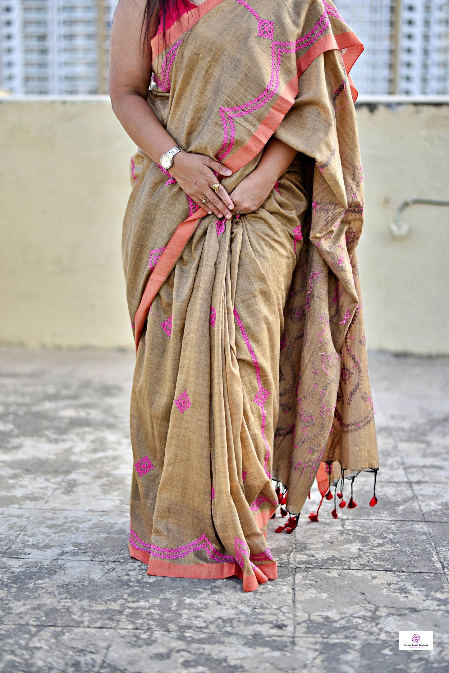 brown and pink kutch hand embroidered mulcotton saree casual and office wear lightweight with blouse piece best price