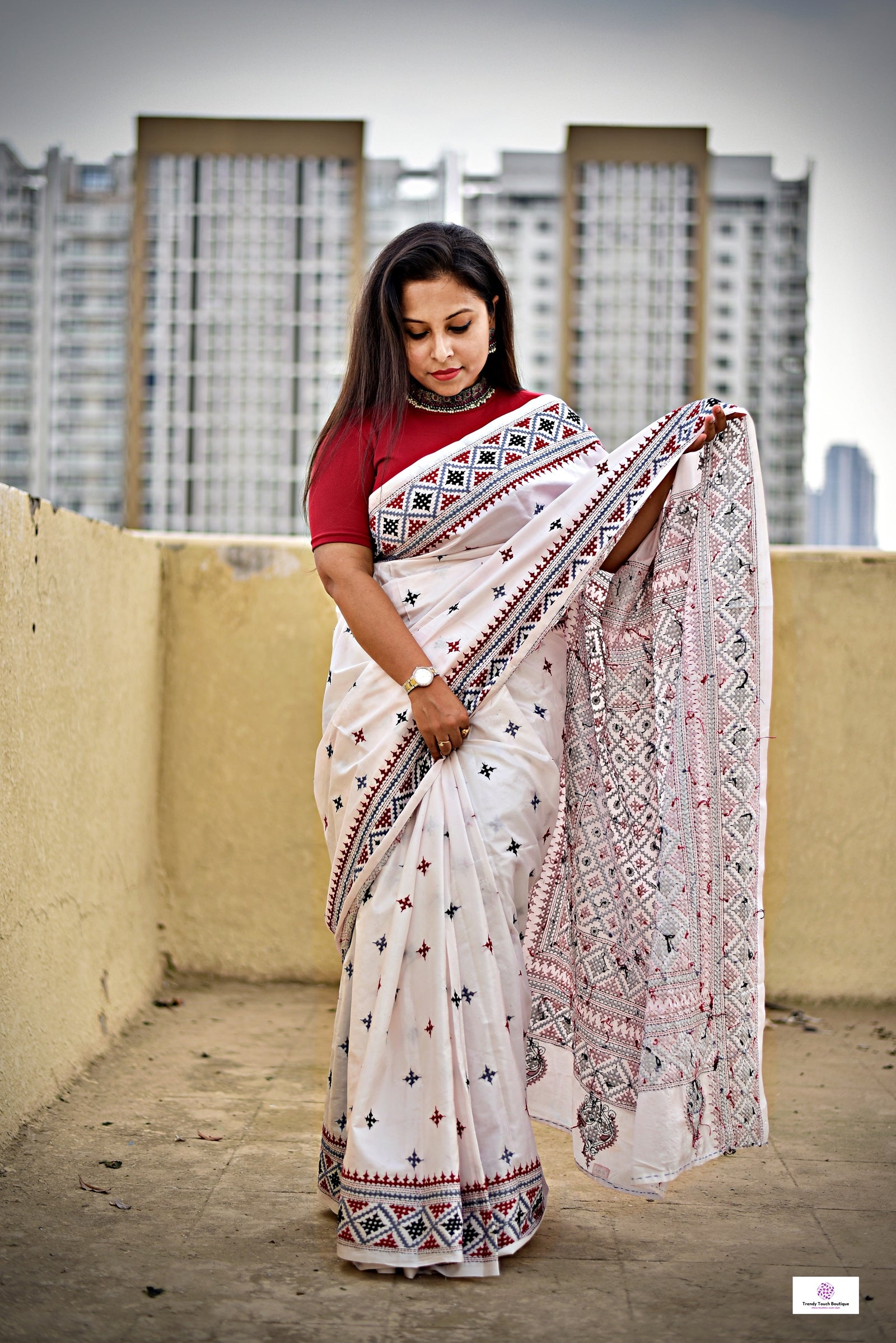 kutch and gujrati hand embroidered white bangalore art blended silk designer saree for festive wedding celebrations and special functions ocassion with blouse piece best price