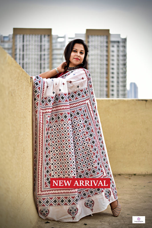 kutch and gujrati hand embroidered white bangalore art blended silk designer saree for festive wedding celebrations and special functions ocassion with blouse piece best price