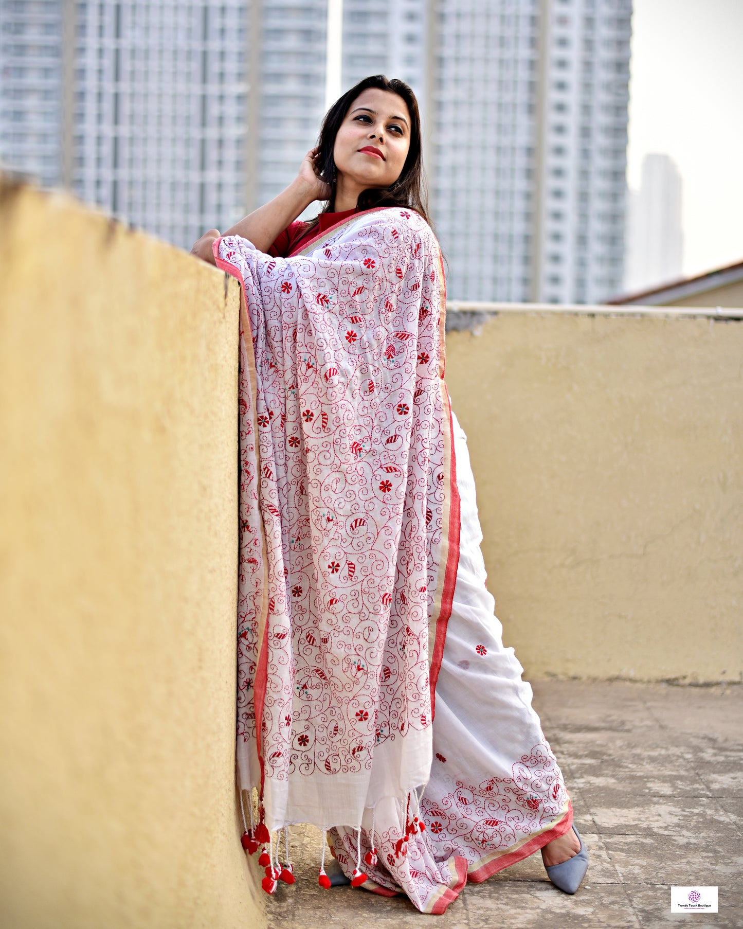 Kantha stitch white and red lightweight soft mulcotton designer saree with blouse piece for office or casual function or wedding in best price