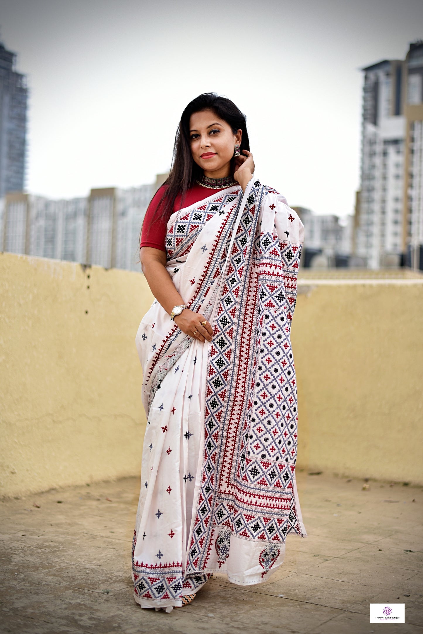 kutch and gujrati hand embroidered white bangalore art blended silk designer saree for festive wedding celebrations and special functions ocassion with blouse piece best price