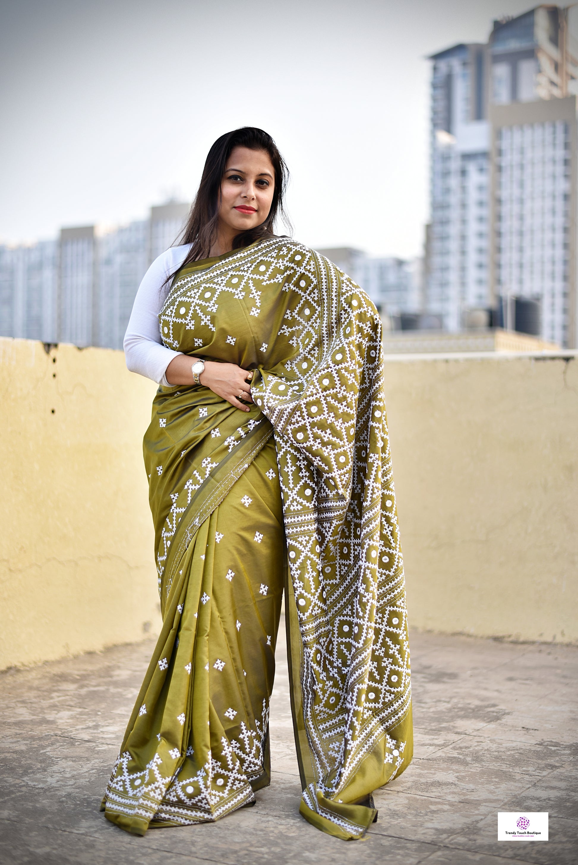 kutch or gujarati stitch mehndi green designer blended bangalore silk saree with white threadwork for wedding, marriage, special celebration or anniversary with blouse piece in best price