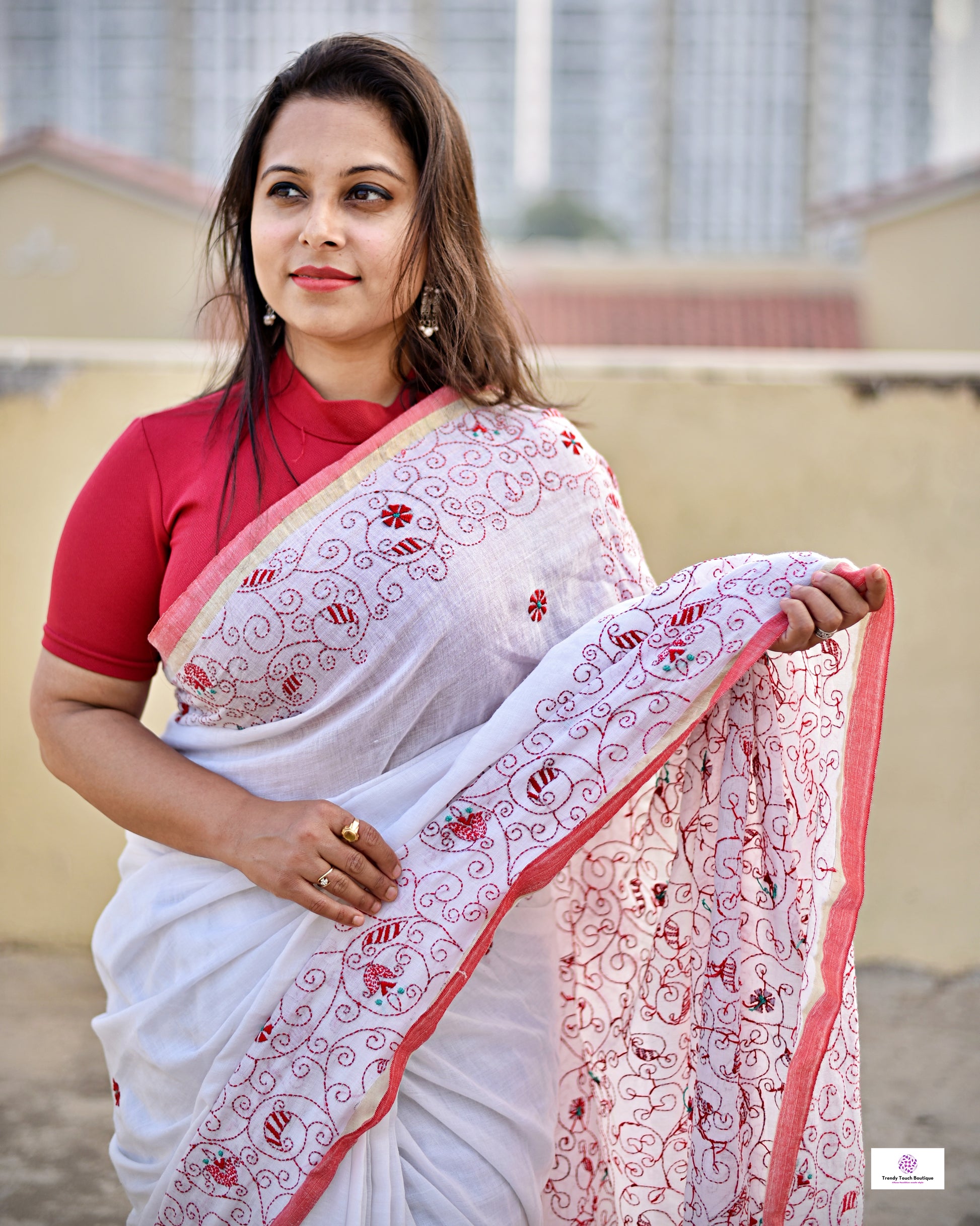 Kantha stitch white and red lightweight soft mulcotton designer saree with blouse piece for office or casual function or wedding in best price