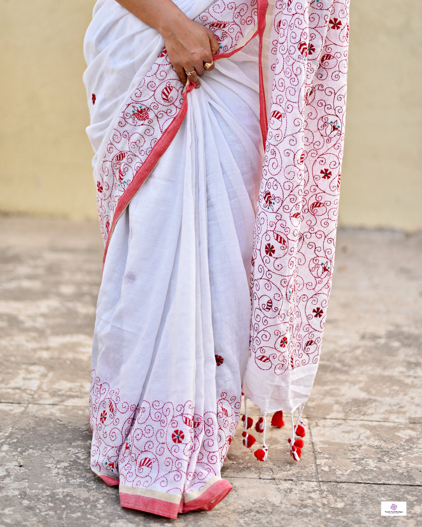 Kantha stitch white and red lightweight soft mulcotton designer saree with blouse piece for office or casual function or wedding in best price