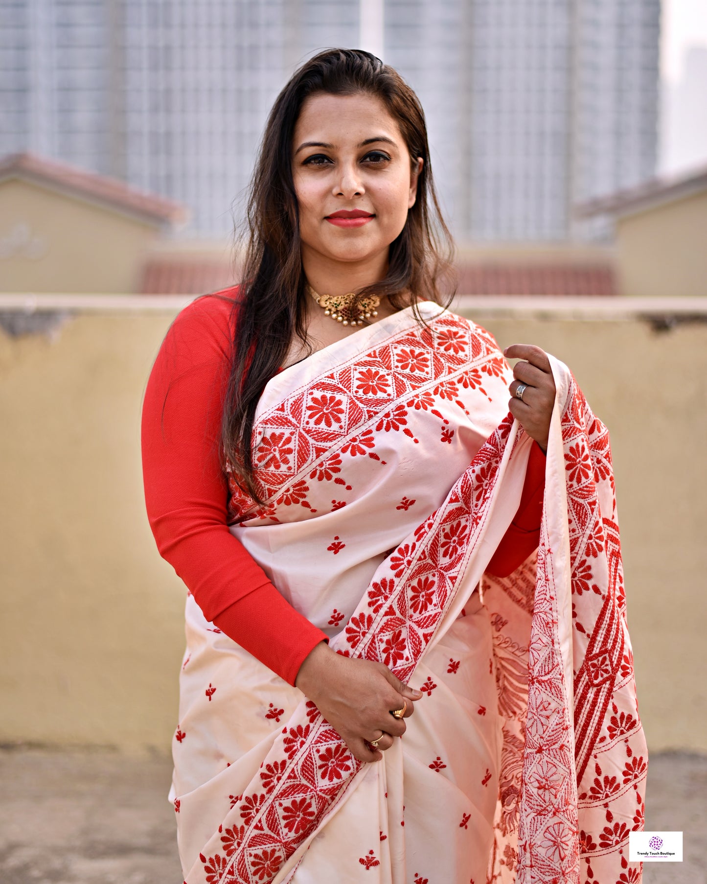 kantha stitch designer blended bangalore silk saree in offwhite and red thread work in traditional design with blouse piece and lightweight, soft, breathable for weddings, anniversary, special function, office events with blouse piece best price