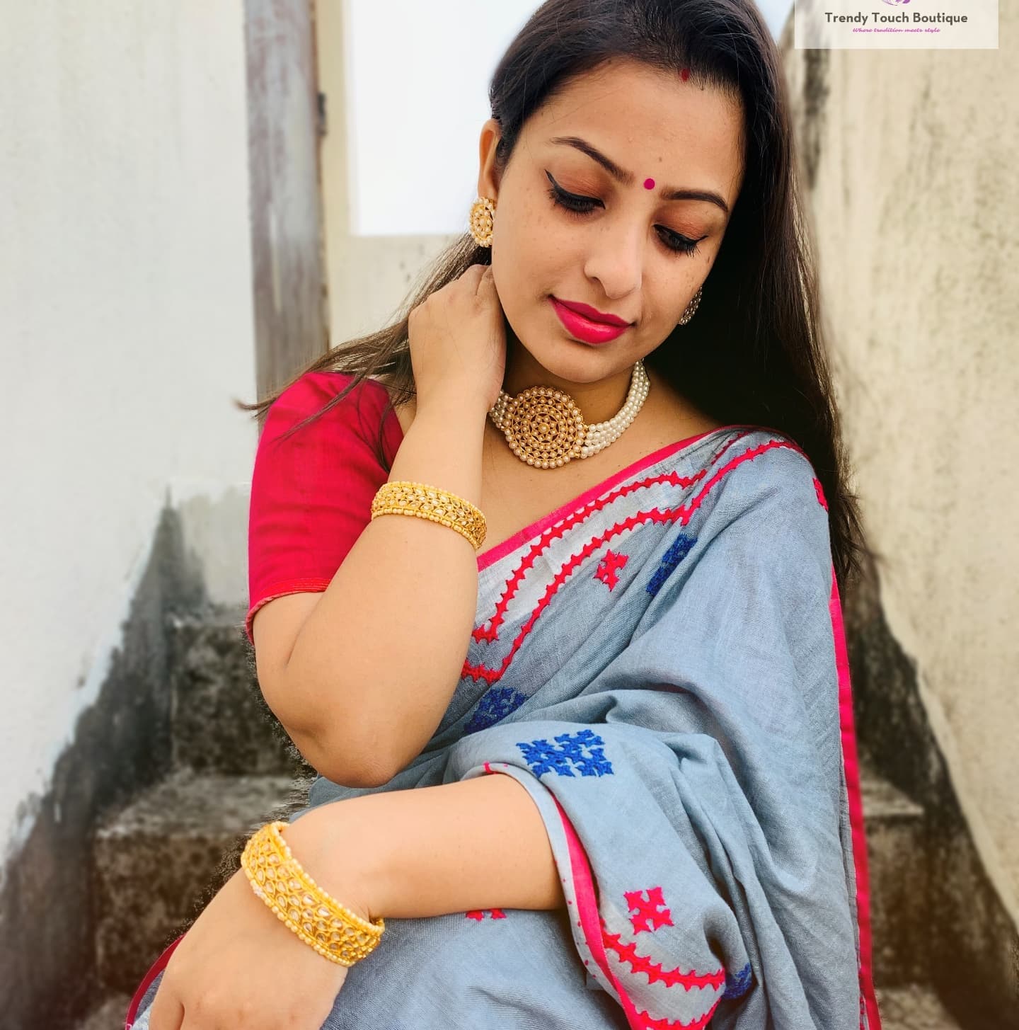 Vani Bhojan is the epitome of grace in this blue linen cotton saree! |  Simple saree designs, Cotton saree designs, New saree designs